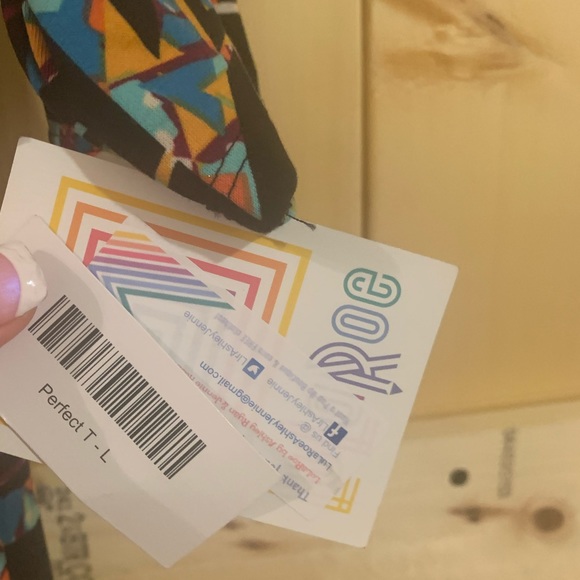 LuLaRoa - Perfect T - Size Large - Picture 4 of 4